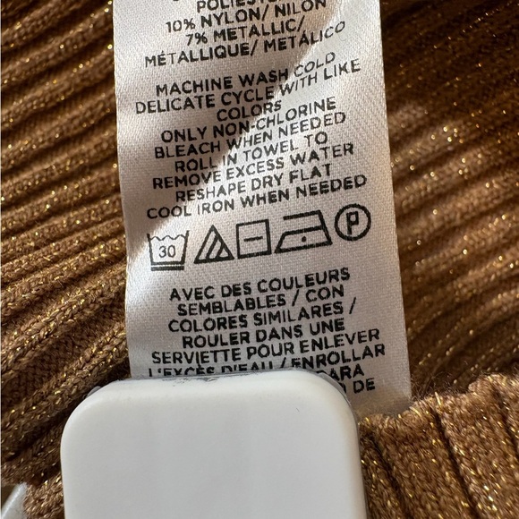 LOFT Ribbed Long Sleeve V-Neck Sweater in Camel 1073 - Picture 7 of 7